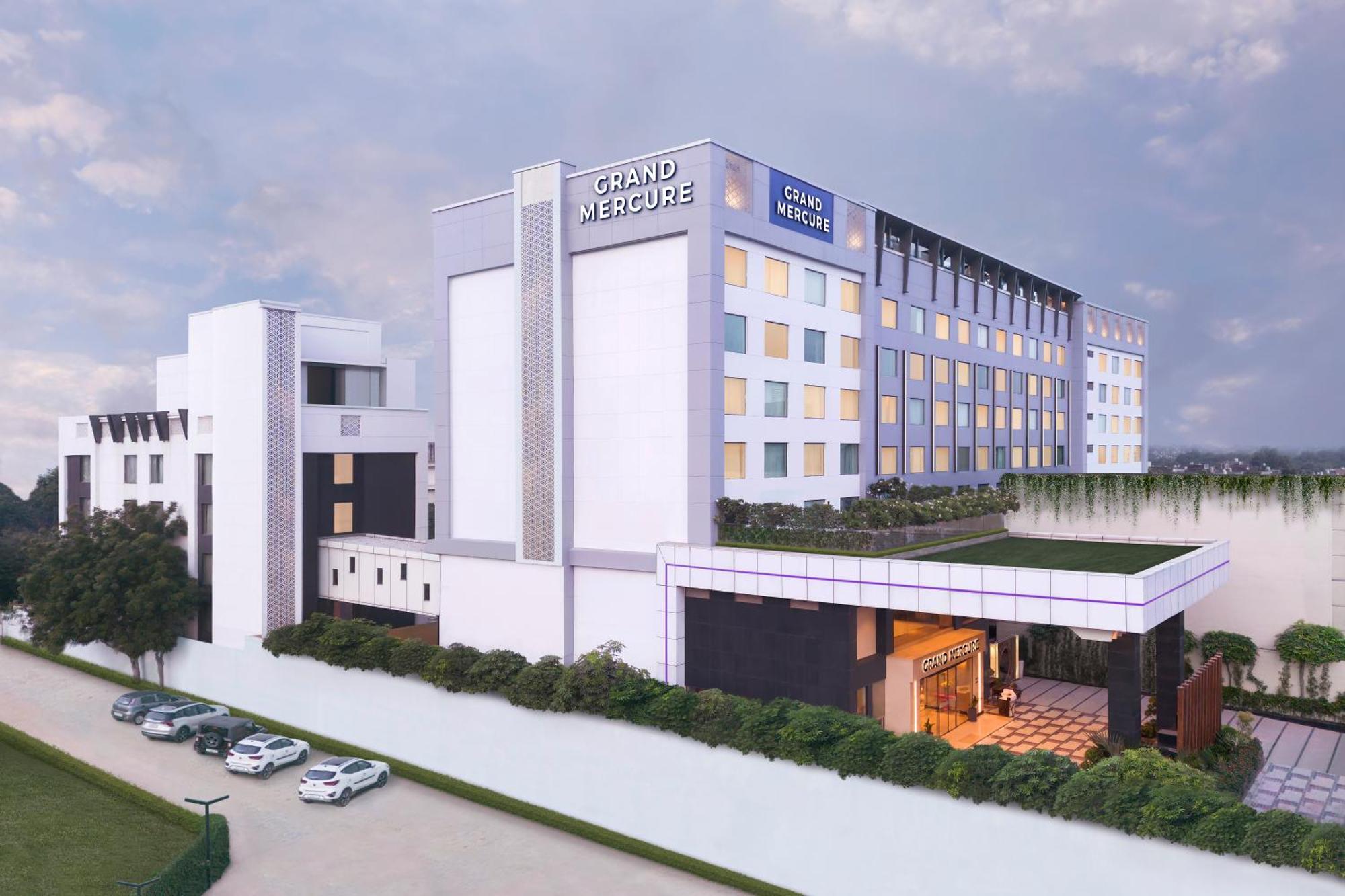 Grand Mercure Agra - An Accor Brand Esterno foto